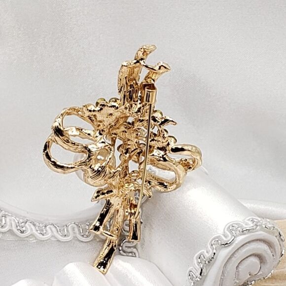 Brand New Rhinestone Gold With Pearl Flower Brooch Pin - Picture 2 of 4